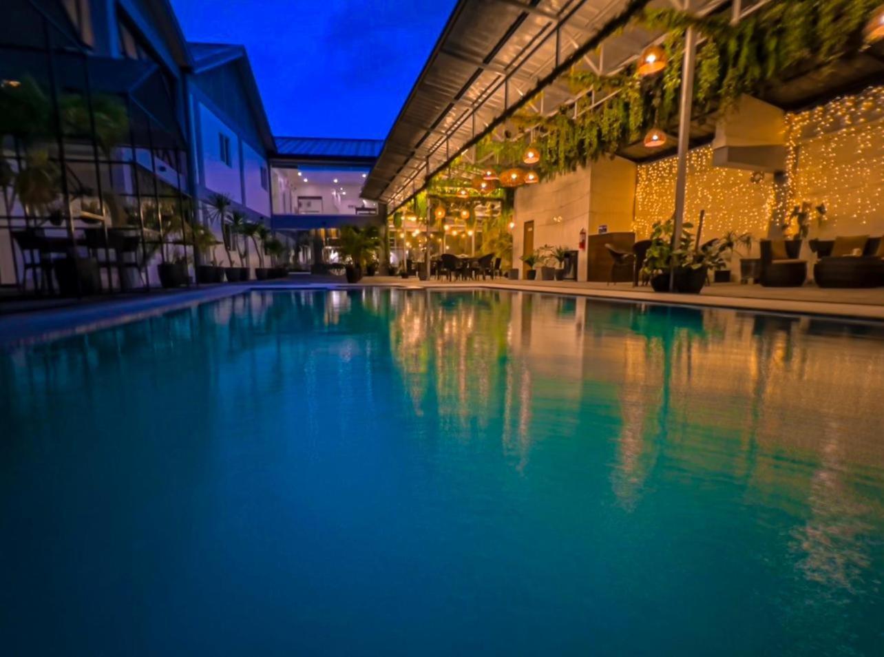 Hotel Halo Angeles City Bagian luar foto